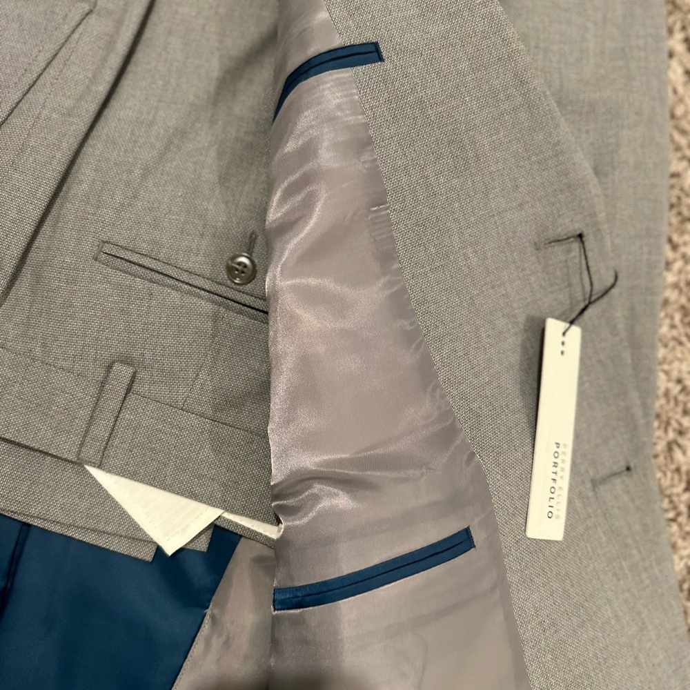 Men's Gray suit. Perry Ellis Portfolio Grey Suit. Brand New!! With tags!! - Picture 7 of 7